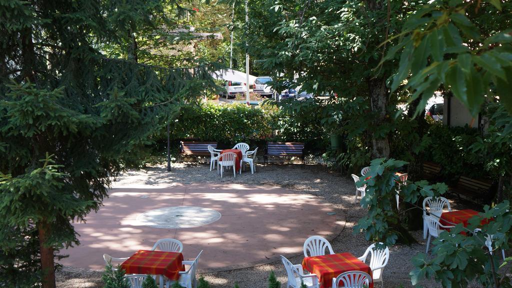 Hotel Villa Laura Fiuggi Exterior photo